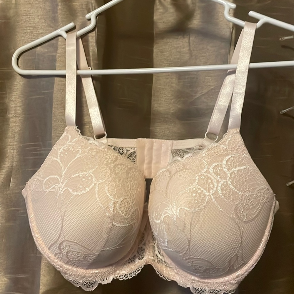 B.LUXE Brand New Full Figure 38 D Bra